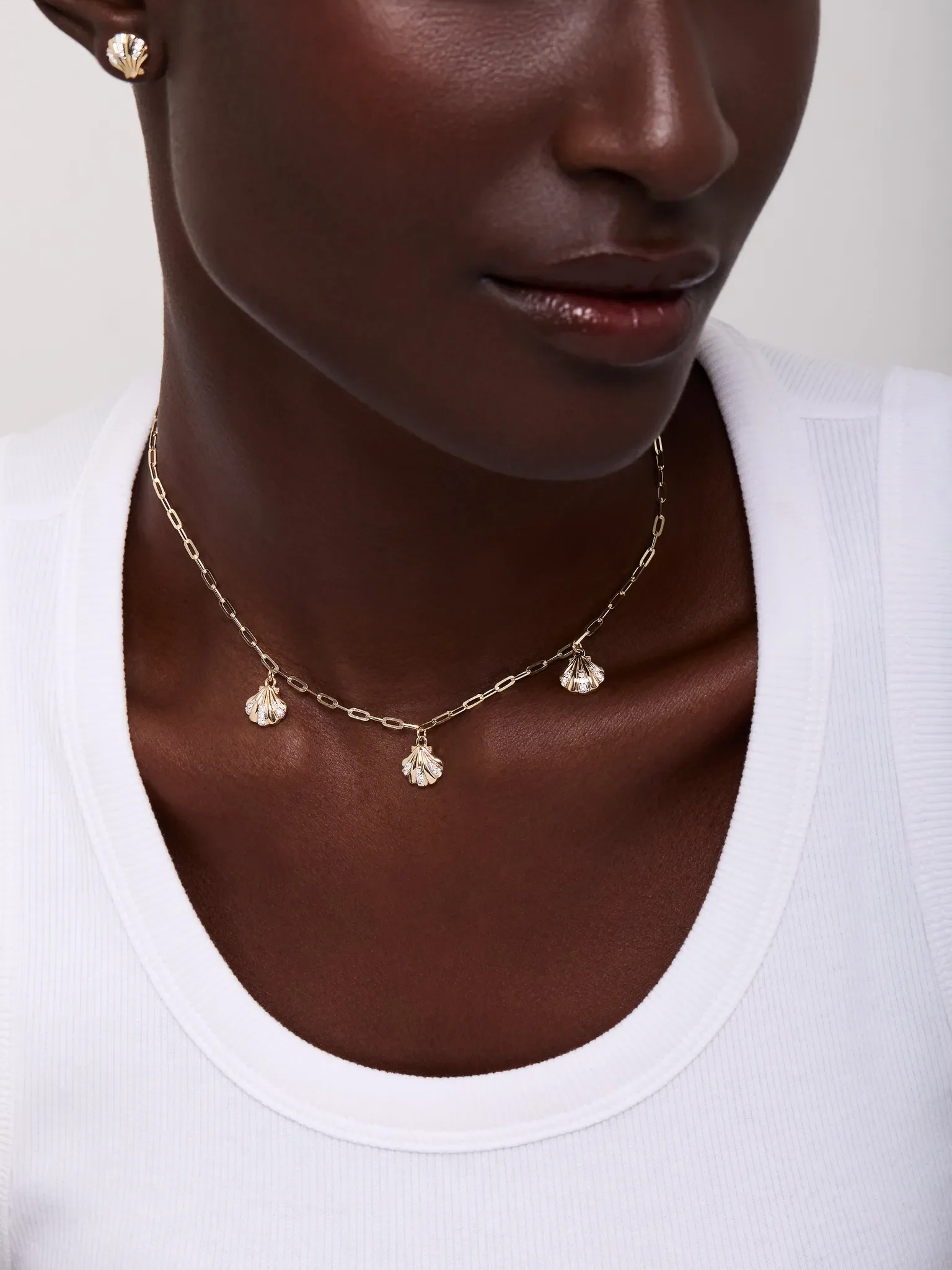 14kt 3 Petite Venus Shell Necklace - Image 4