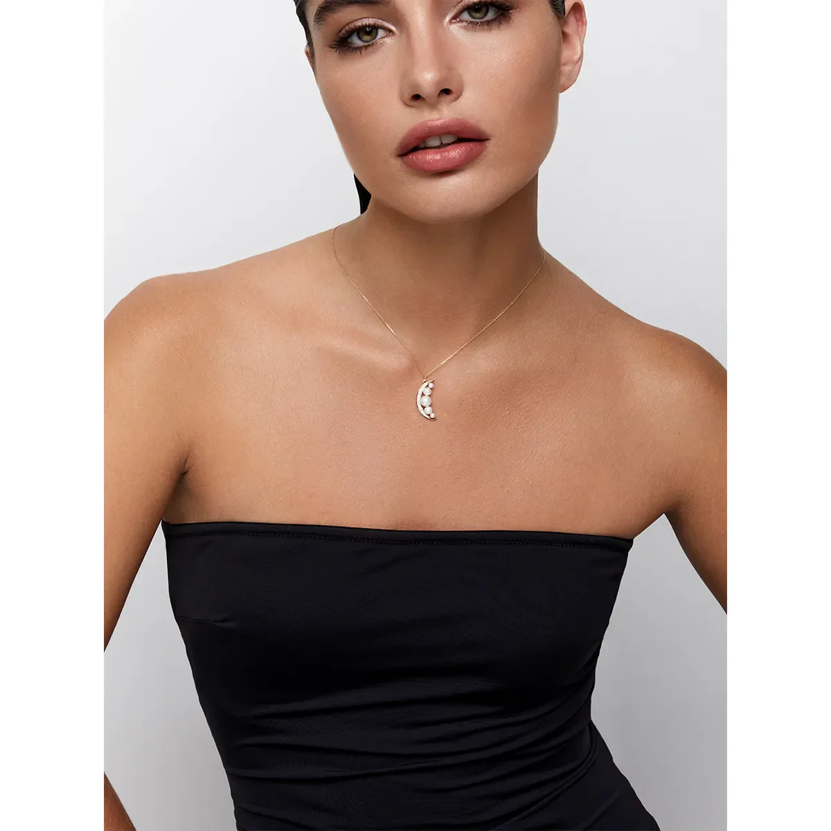 14kt Gold Pearl Crescent Moon Necklace - Image 3