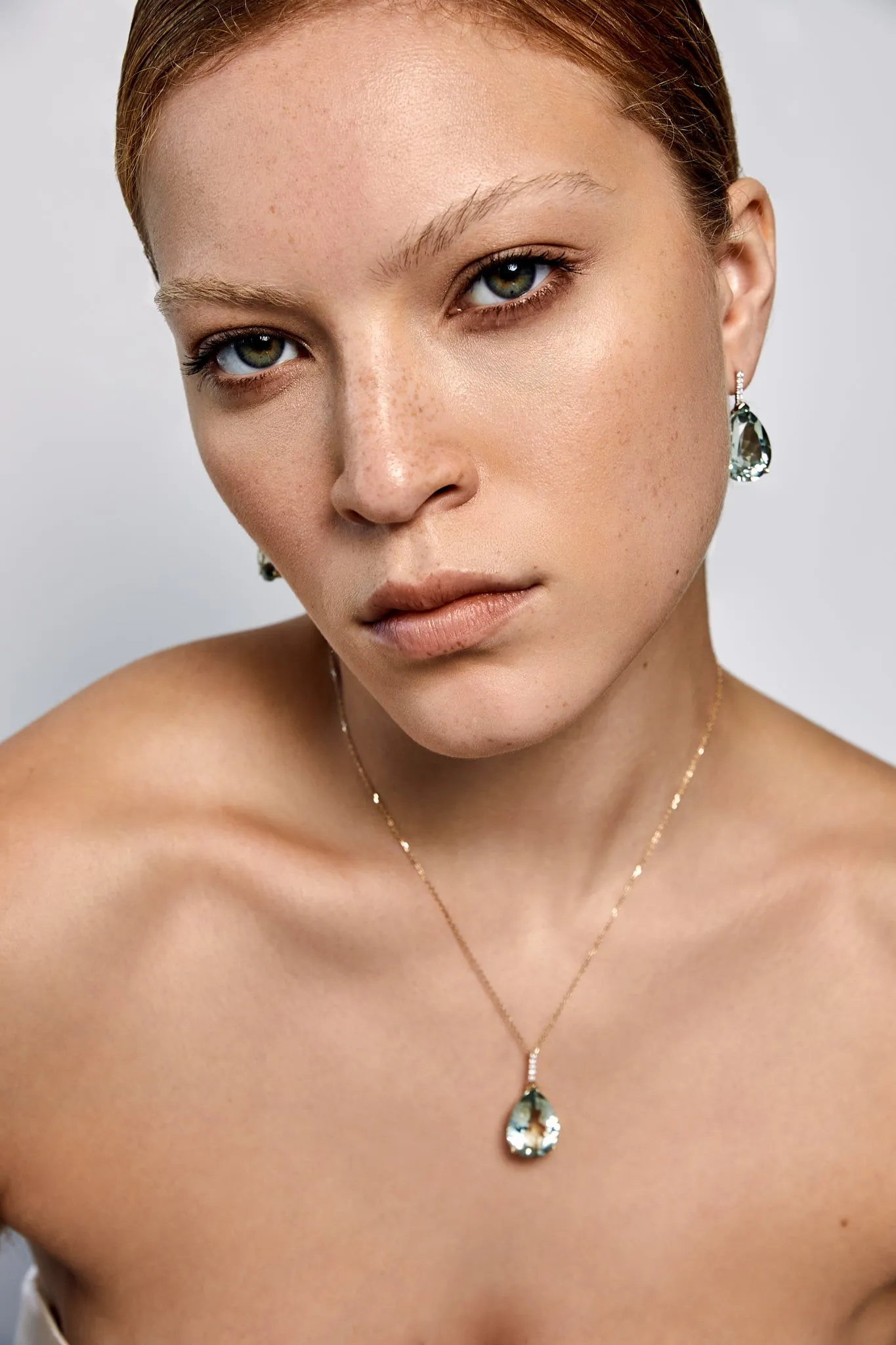 14kt Green Amethyst Pear drop earrings - Image 3