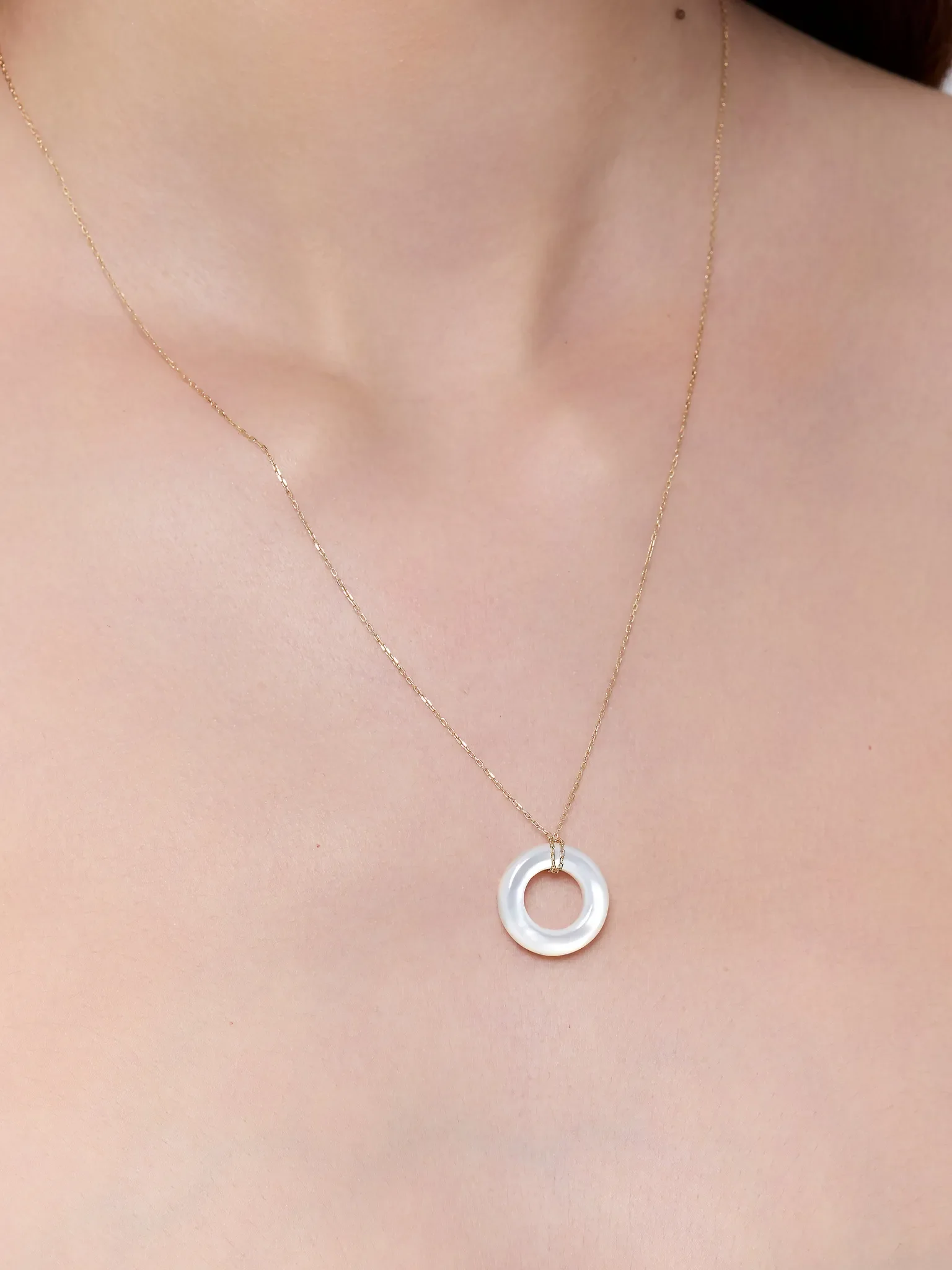 14kt Mother of Pearl Donut Necklace - Image 3